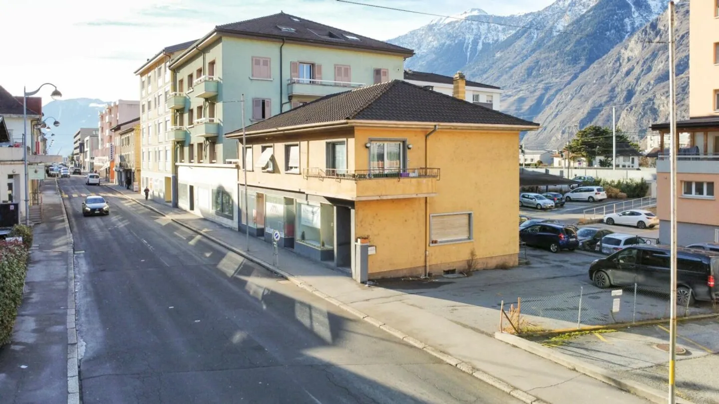 Immeuble de rendement à Saxon - Photo 2 sur 13