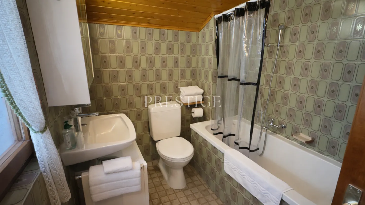 Chalet autentico con vista panoramica - 5½ locali su 9'000 m² di terreno - Foto 12 di 13