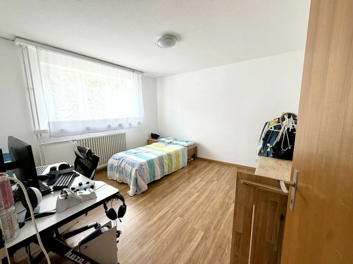 Sunny 4.5-Room Apartment - Photo 5 of 7