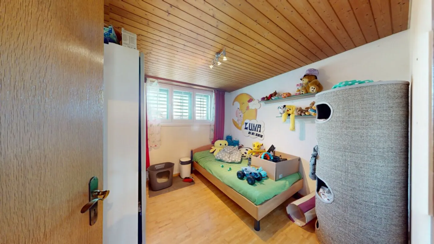 Charmantes 5.5-Zimmer Doppeleinfamilienhaus mit traumhaftem Garten &amp; 3 Tiefgaragenparkplätzen in Wohlen AG - Photo 12 of 13