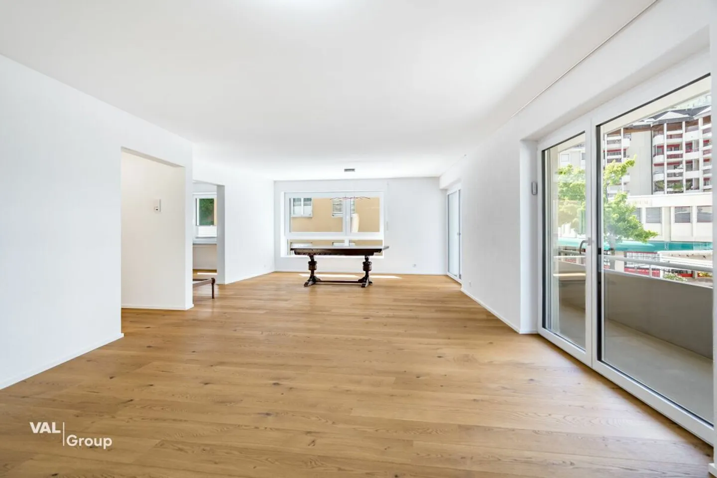 Exclusive 5.5-room apartment with single-family home character - prime location - Photo 3 of 13