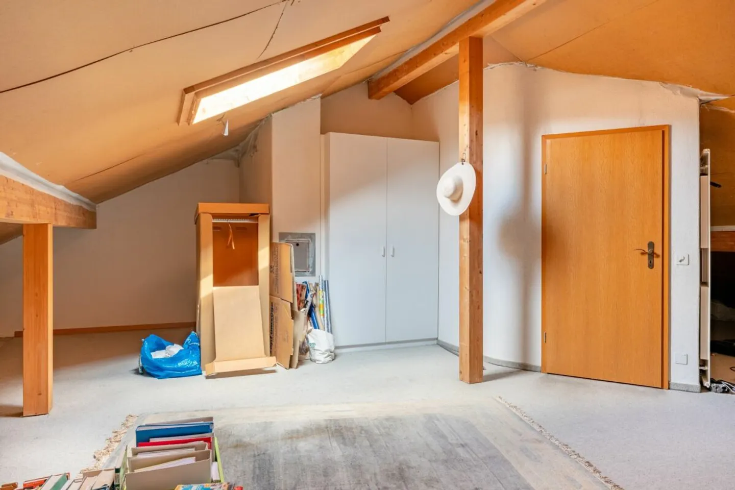Spacious - well-kept - with its own PV system and turret - Photo 11 of 13
