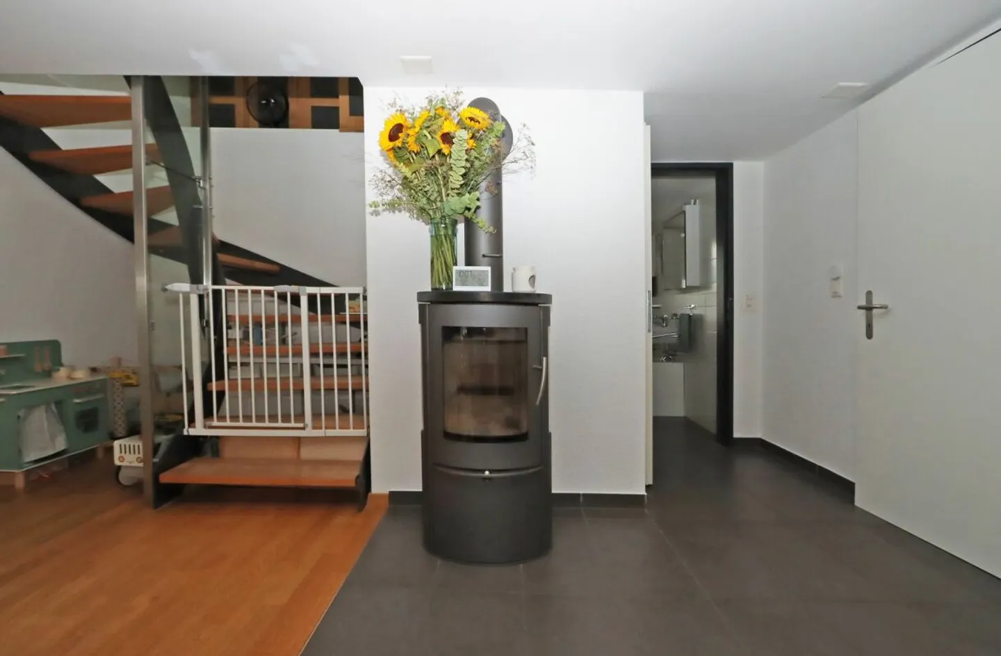 Mehrfamilienhaus mit 8 Wohneinheiten und mehreren Garagen in Netstal GL - Photo 11 of 13