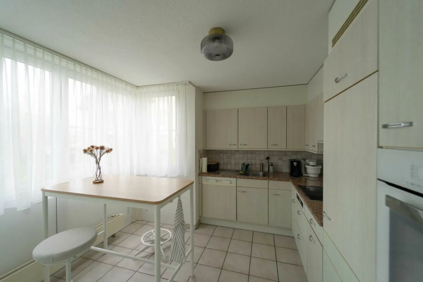 Spacious 4½-room apartment with winter garden and two underground parking spaces - Photo 4 of 12