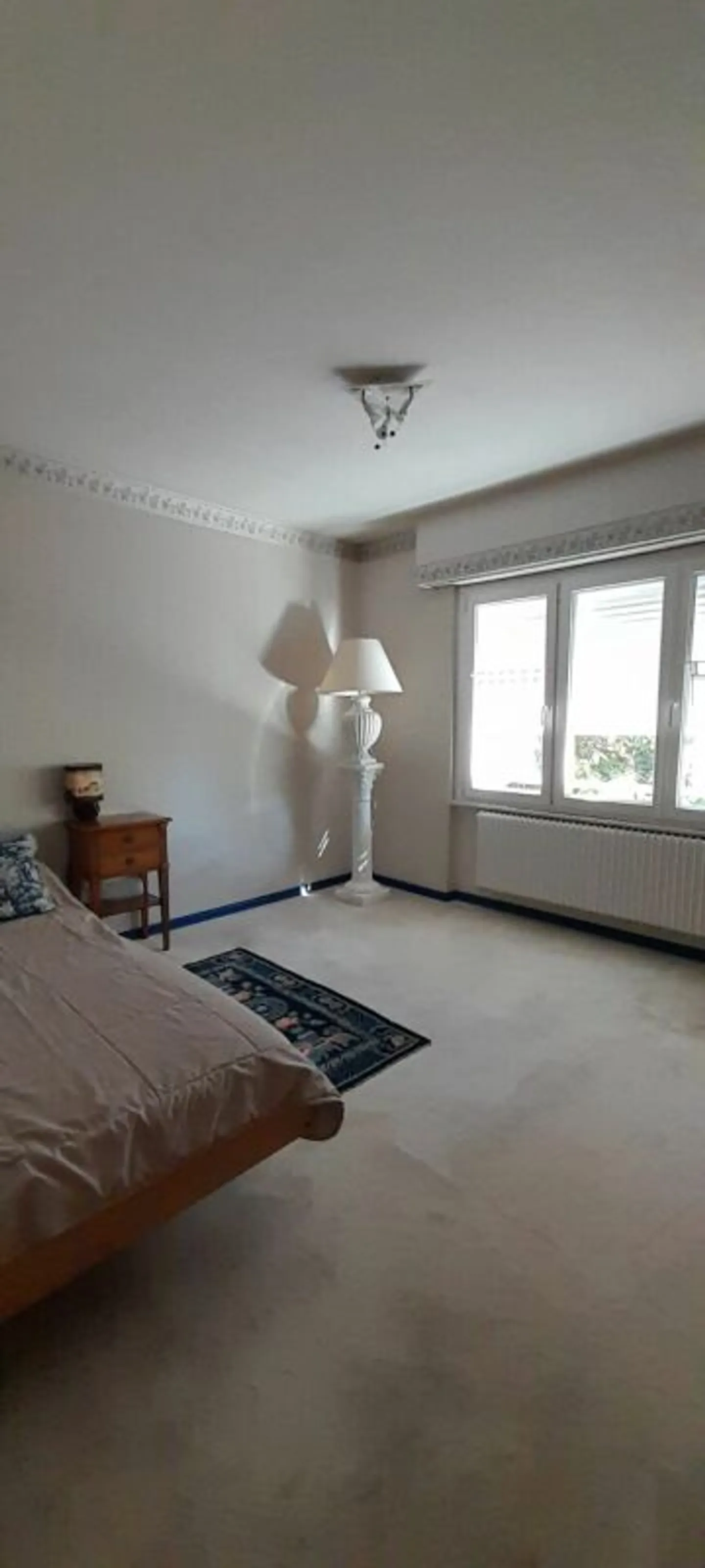 Charmante 3,5-Zimmer-Wohnung in einer Villa mit ausgebautem Dachboden und Außenbereich - Foto 4 von 10