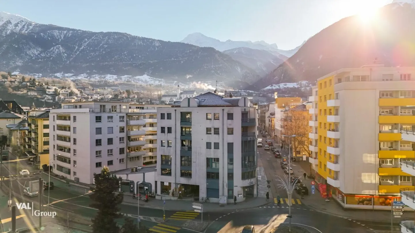 Appartement extrêmement central avec deux balcons et une lumière généreuse - Photo 12 sur 13