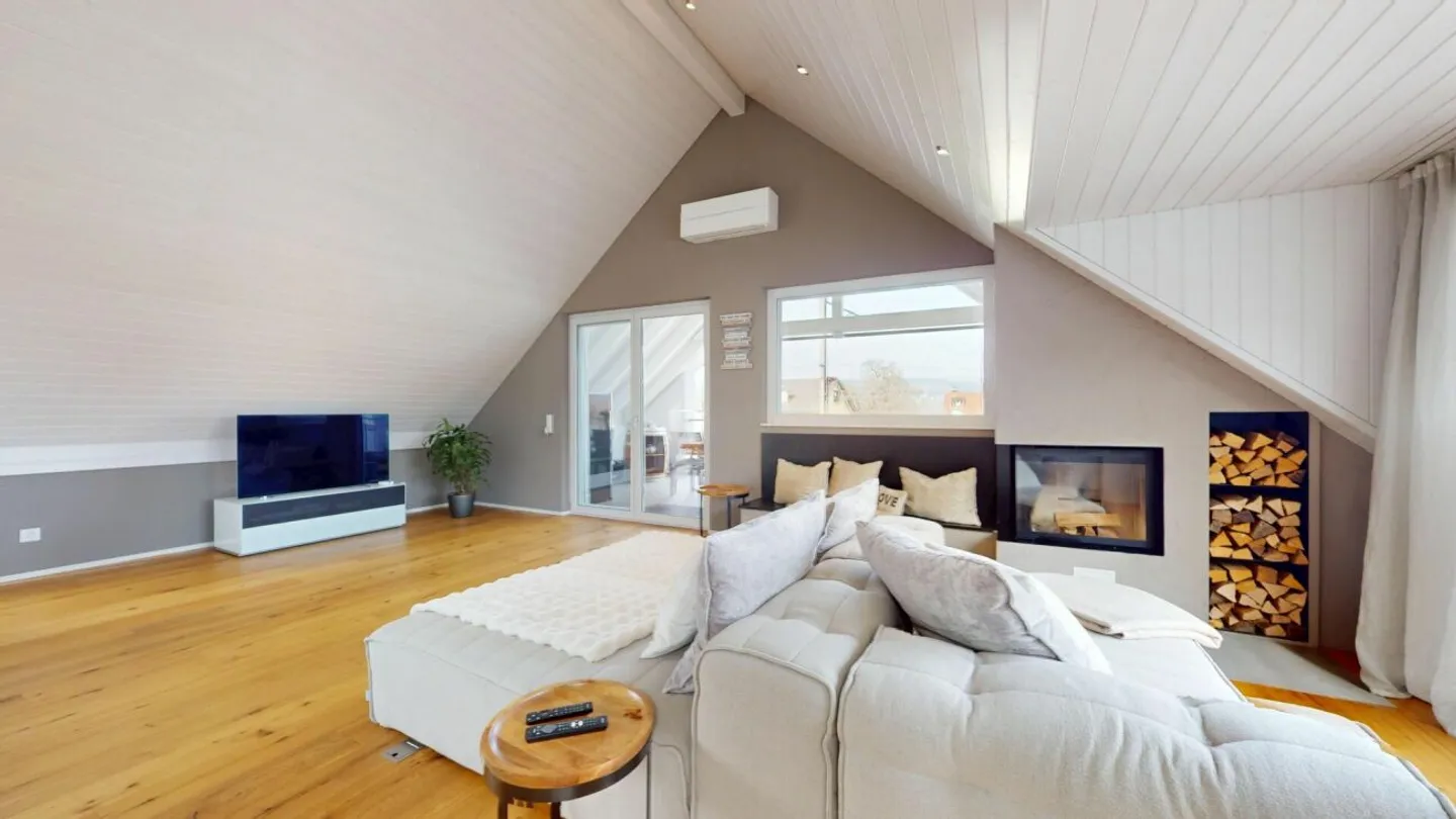 Appartamento duplex di 5.5 locali come nuovo con camino e garage doppio - Foto 3 di 13