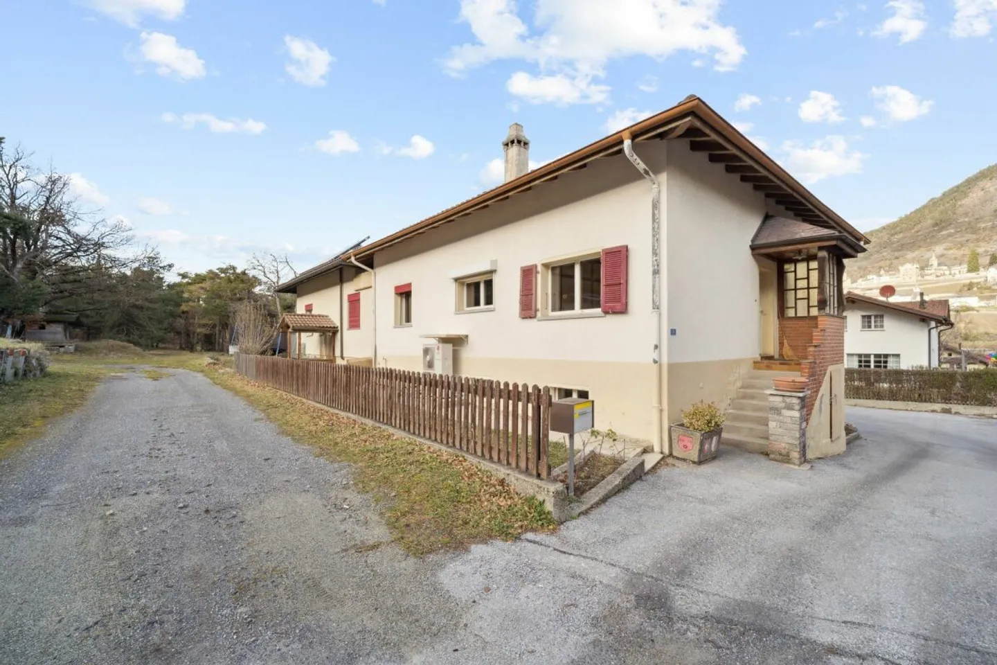 Maison familiale double avec beaucoup de potentiel (d'aménagement) dans un emplacement ensoleillé à Leuk - Photo 13 sur 13