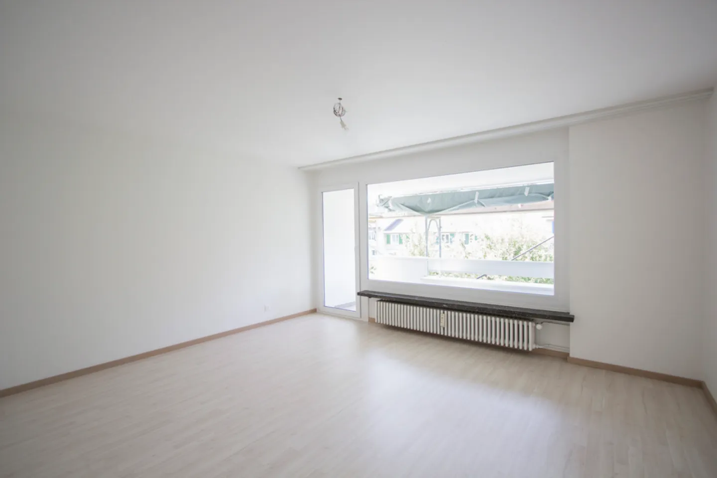 Luminoso appartamento di 4,5 stanze con balcone e cucina moderna - Foto 5 di 11