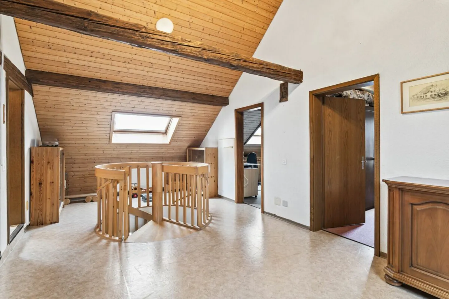 8.5-room detached house with 2.5-room granny flat, large garage and storage areas - Photo 8 of 13