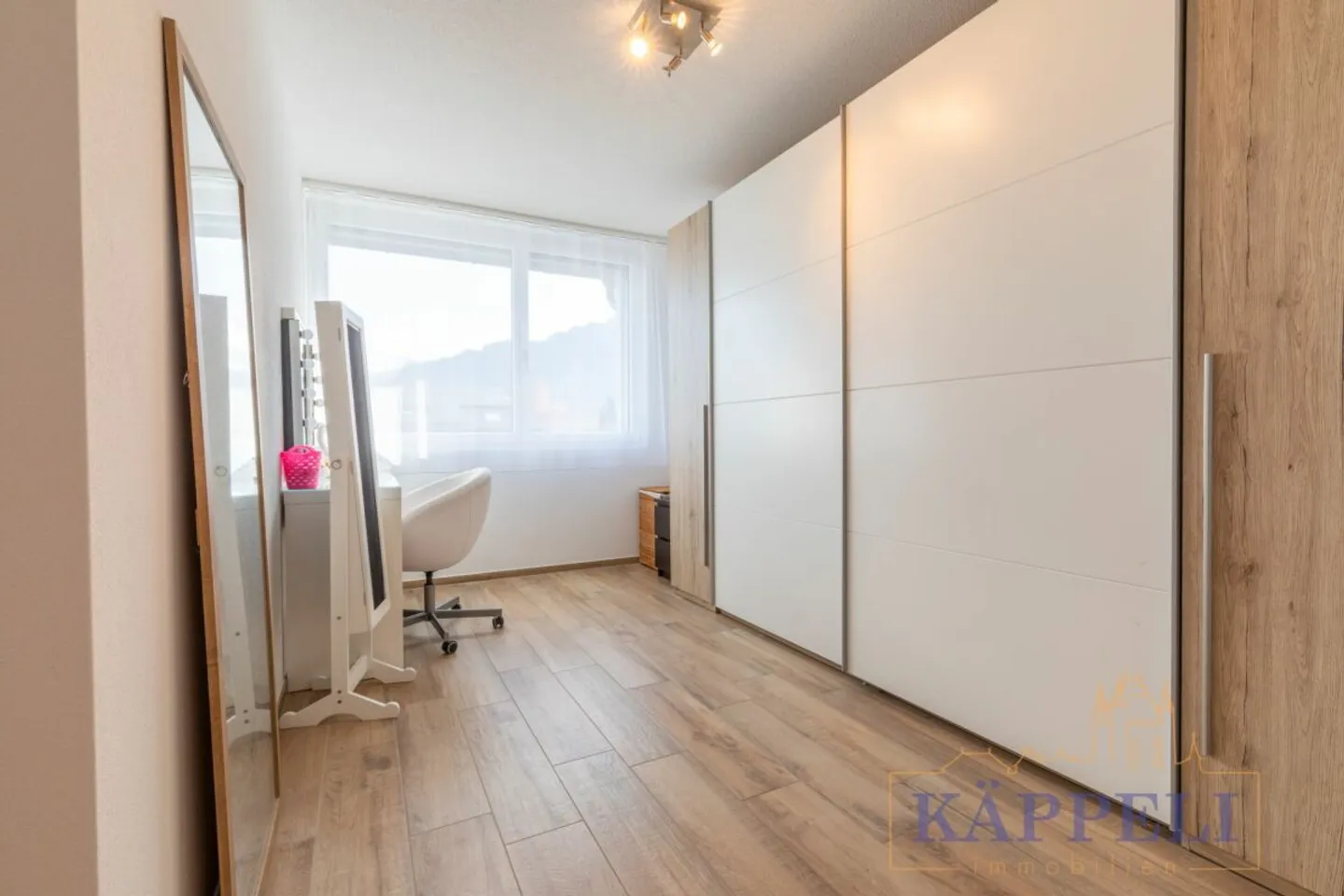 Maison semi-détachée de 6,5 pièces avec vue sur la montagne à Uebeschi - Photo 12 sur 13