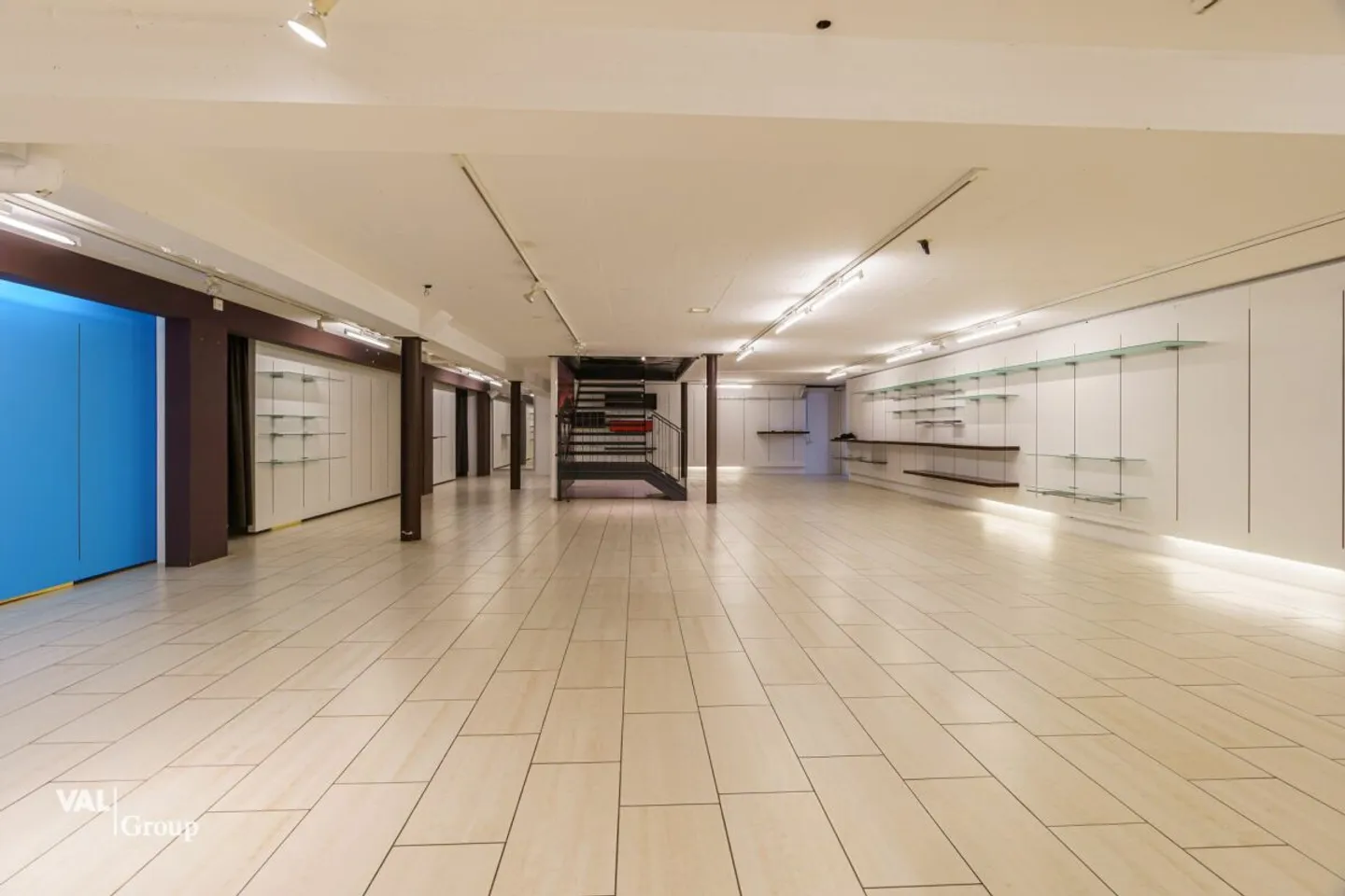 Locaux de stockage ou commerciaux polyvalents près de la gare de Brig - Photo 4 sur 12