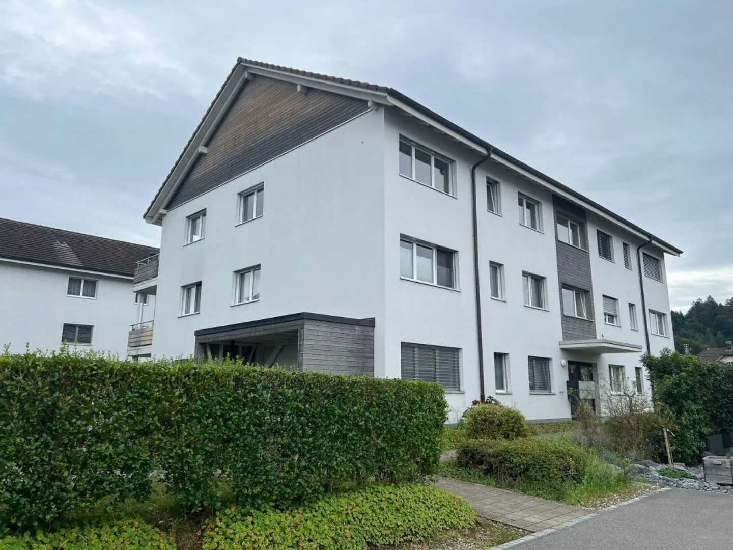 Modernes Apartment mit grossem Balkon - Foto 2 von 11