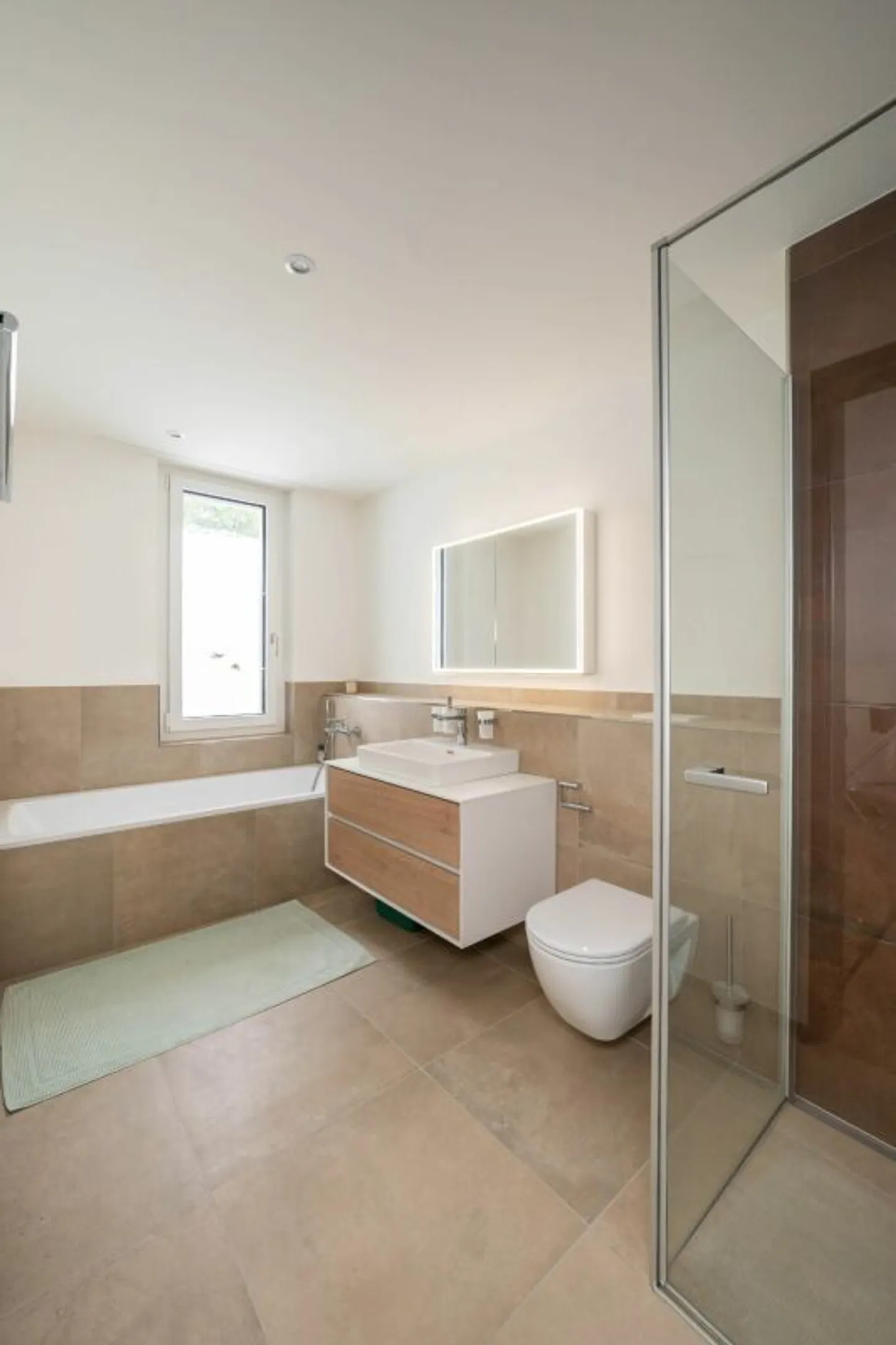 Moderne Wohnung mit fantastischer Aussicht - Foto 6 von 12