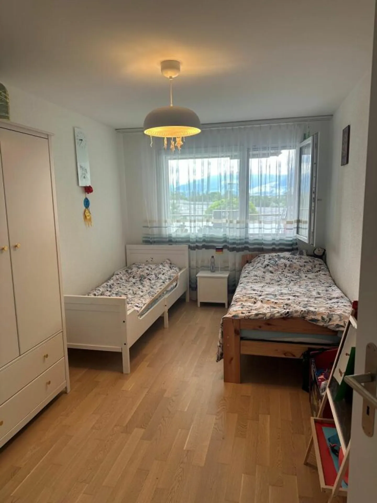Ampio appartamento di 3,5 stanze in una posizione tranquilla - Foto 8 di 13