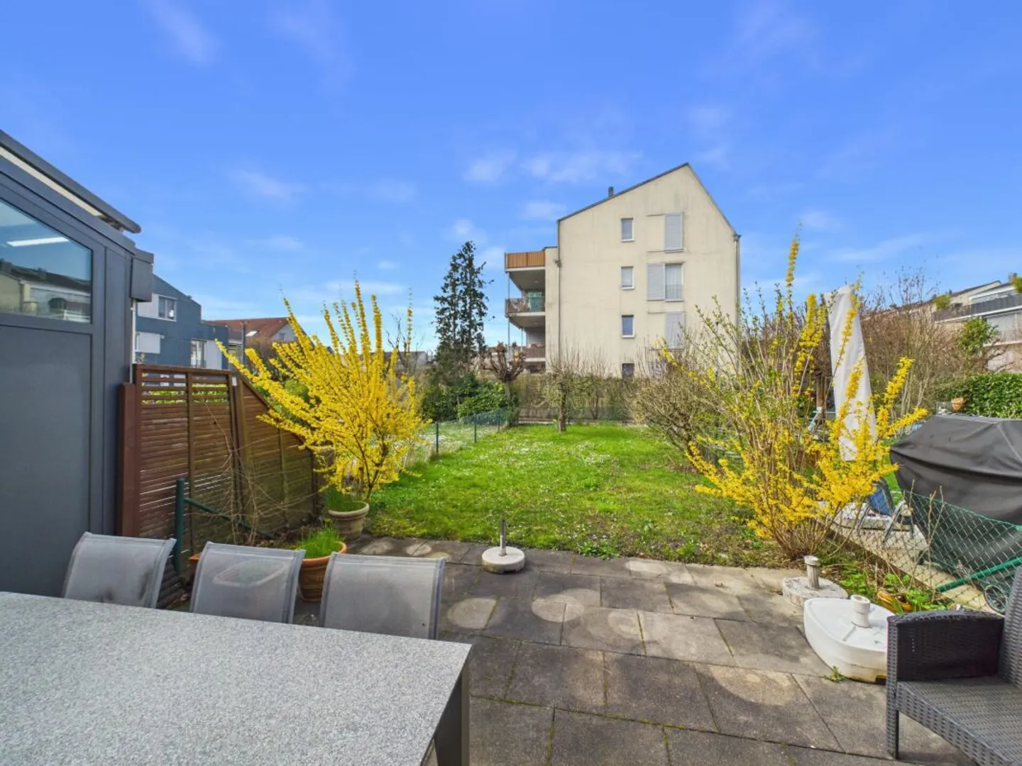 Incantevole Casa Familiare con Giardino - Foto 1 di 8