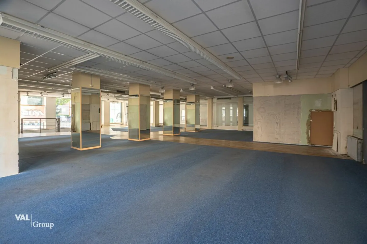 Spazio commerciale in posizione privilegiata - Foto 5 di 12