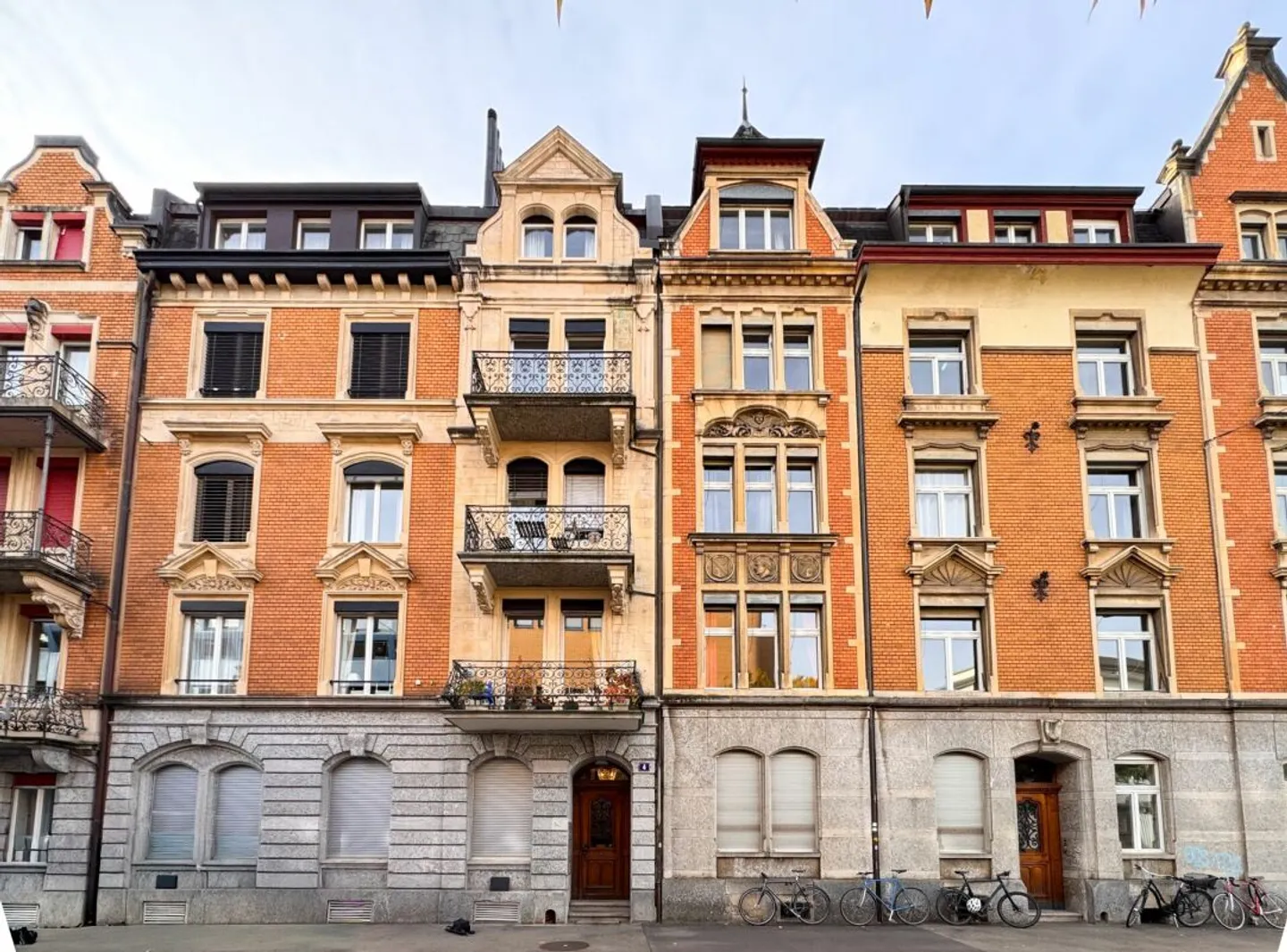 Exklusive 3.5-Zimmer-Wohnung mit viel Licht an bester Zürichberg-Lage - Foto 1 von 13