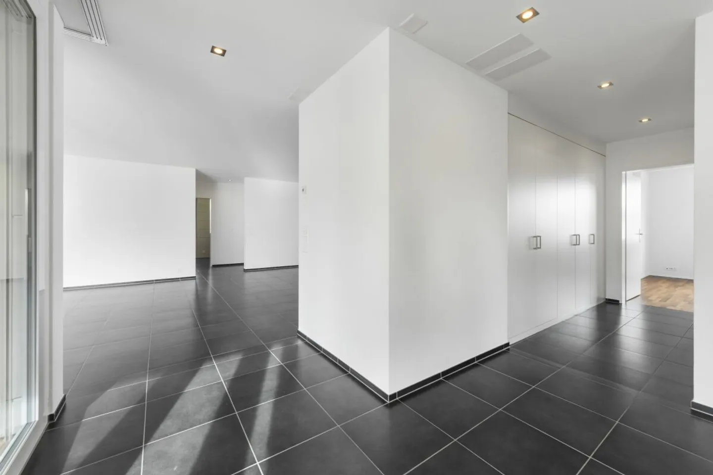 Minergie, modern comfort and attractive living with light, tranquility, and plenty of space! - Photo 9 of 13