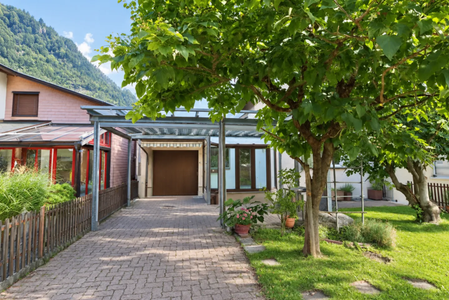 Doppeleinfamilienhaus an familienfreundlicher, ruhiger und zentraler Lage in Netstal - Photo 4 of 13