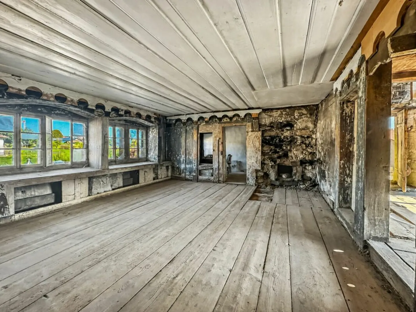 MAISON FRIBOURGEOISE A TRANSFORMER EN 2 APPARTEMENTS AVEC PERMIS DE CONSTRUIRE POUR AGRANDISSEMENT - Photo 4 sur 12