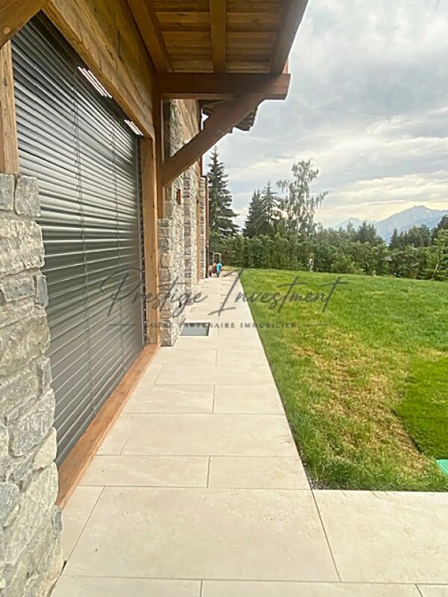 Wunderschönes Prestige-Chalet: Golf in der Nähe, die Alpen am Horizont. - Foto 7 von 13