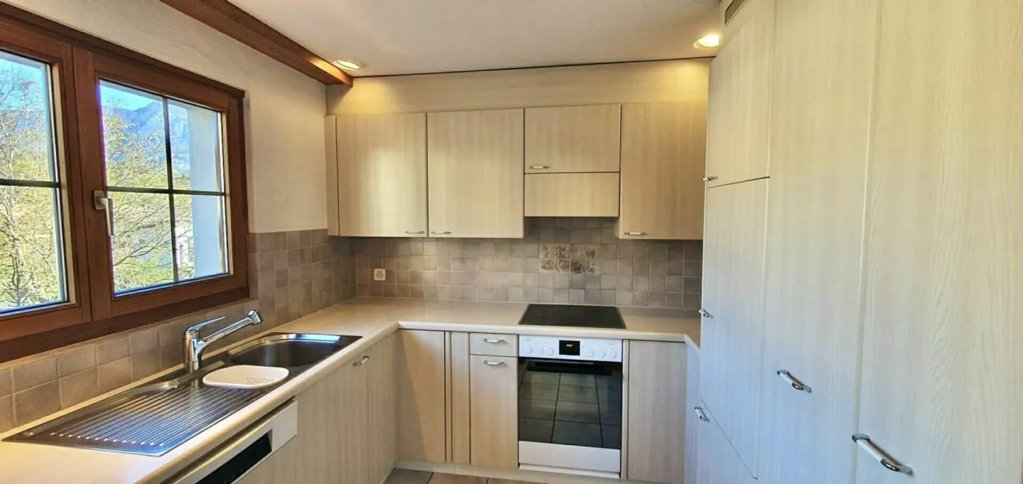 Attractive apartment with fireplace - Photo 2 of 12