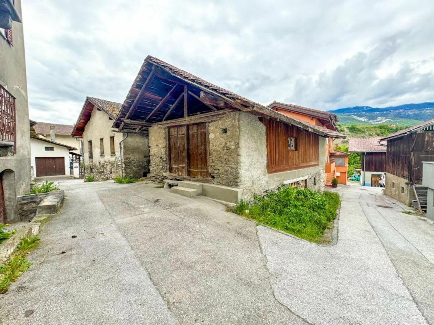 Scheune 4.5 Zimmer in Chalais - Foto 1 von 13