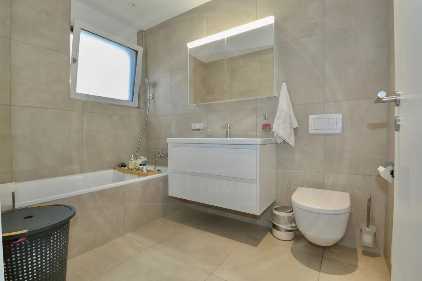 Spacious semi-detached family house with plenty of space for the whole family in Birrhard - Photo 9 of 13