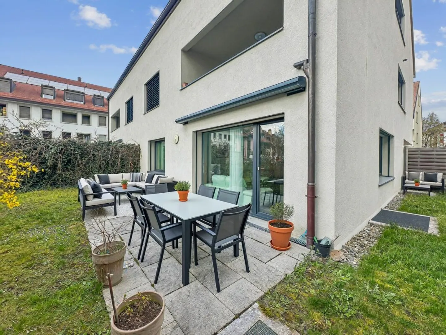 Appartamento moderno con terrazza - Foto 2 di 13