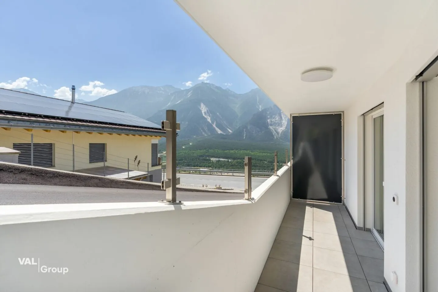 Stylish Apartment in Sunny Location - Photo 9 of 13