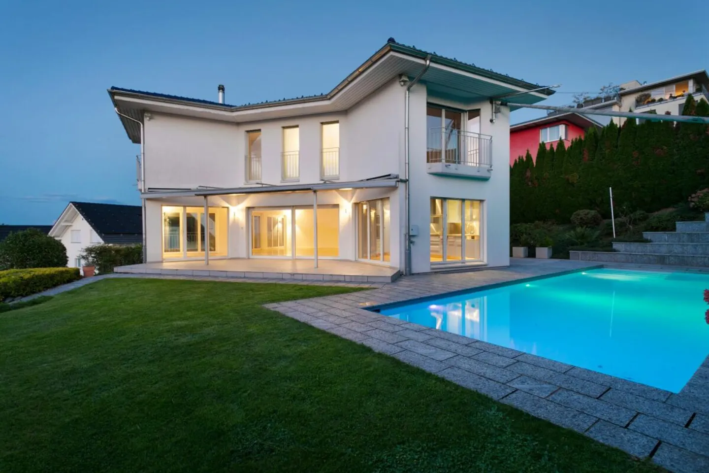 Villa with breathtaking lake view and outdoor pool - Photo 2 of 13