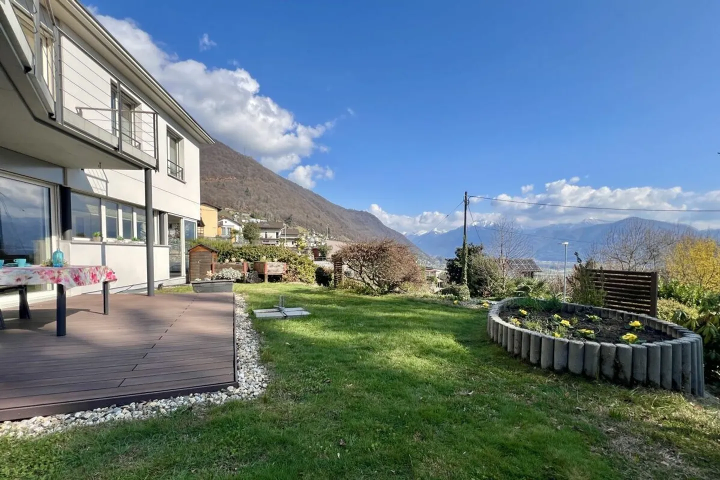 Modernes Familienhaus in Sonnenlage mit herrlichem Garten - Foto 4 di 13