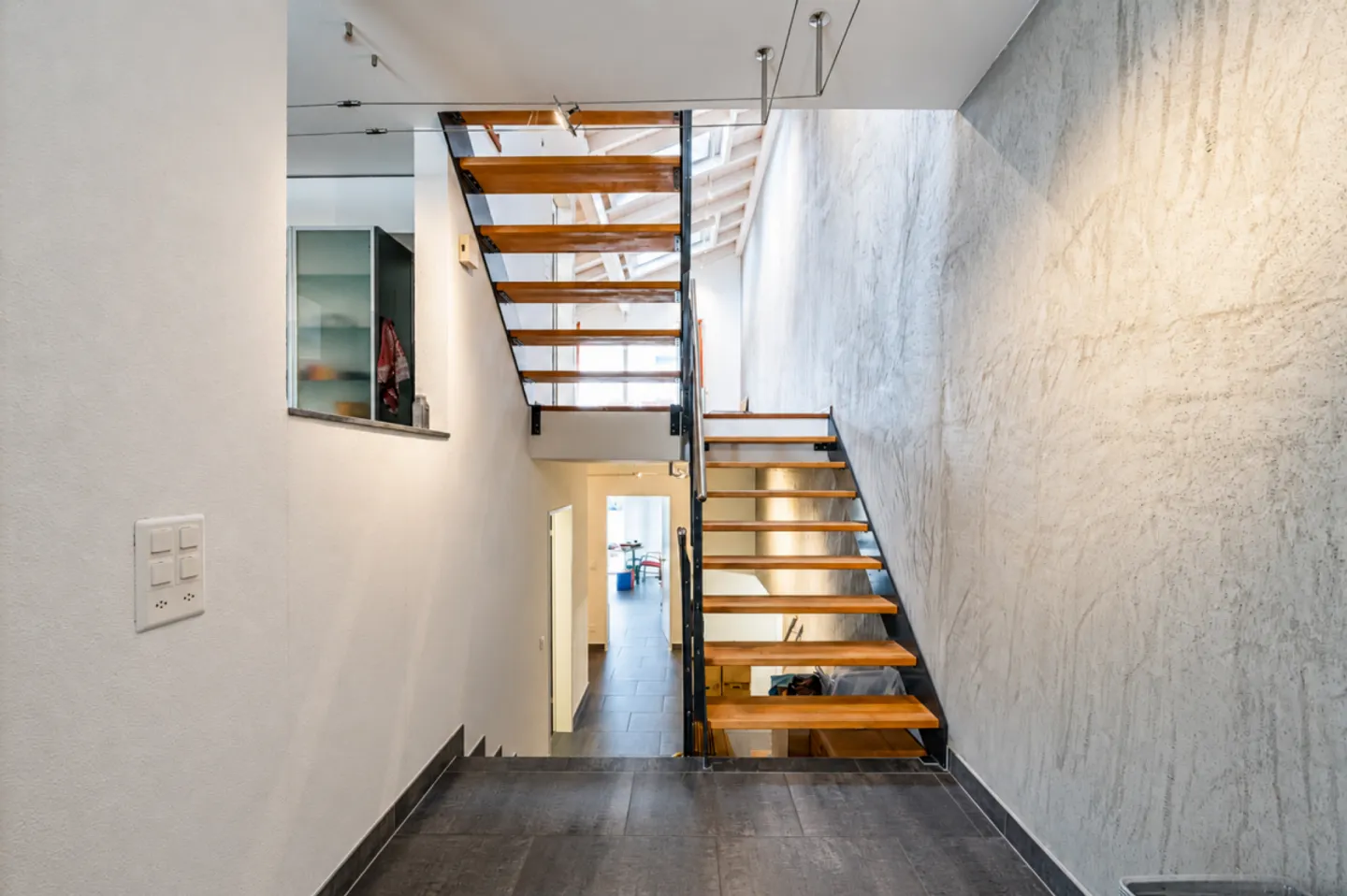 Casa a schiera architettonica con spazio, luce e privacy a Gockhausen - Foto 7 di 13