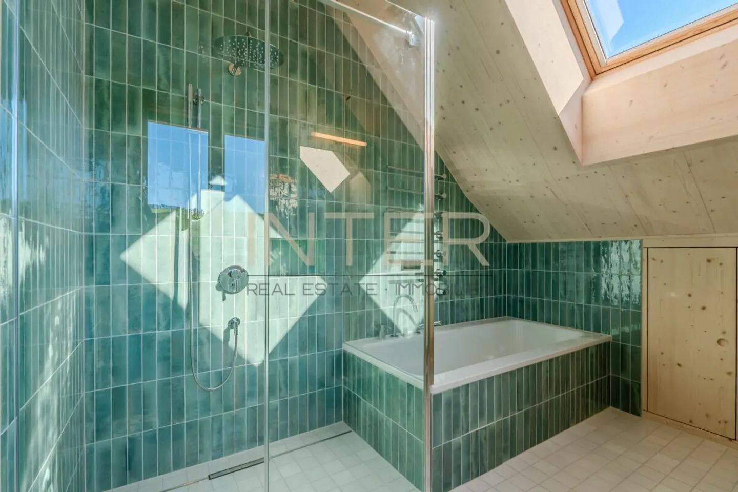 First occupancy in Risch: Exclusive 2.5-room maisonette apartment in a separate Stöckli - Photo 11 of 13
