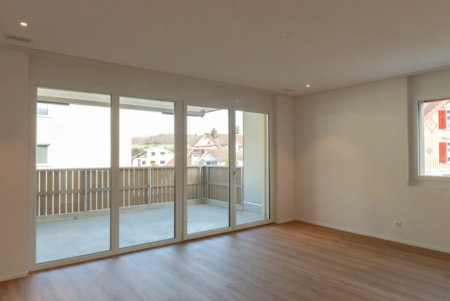 Attractive 2.5-room apartment in the best location - Photo 1 of 7