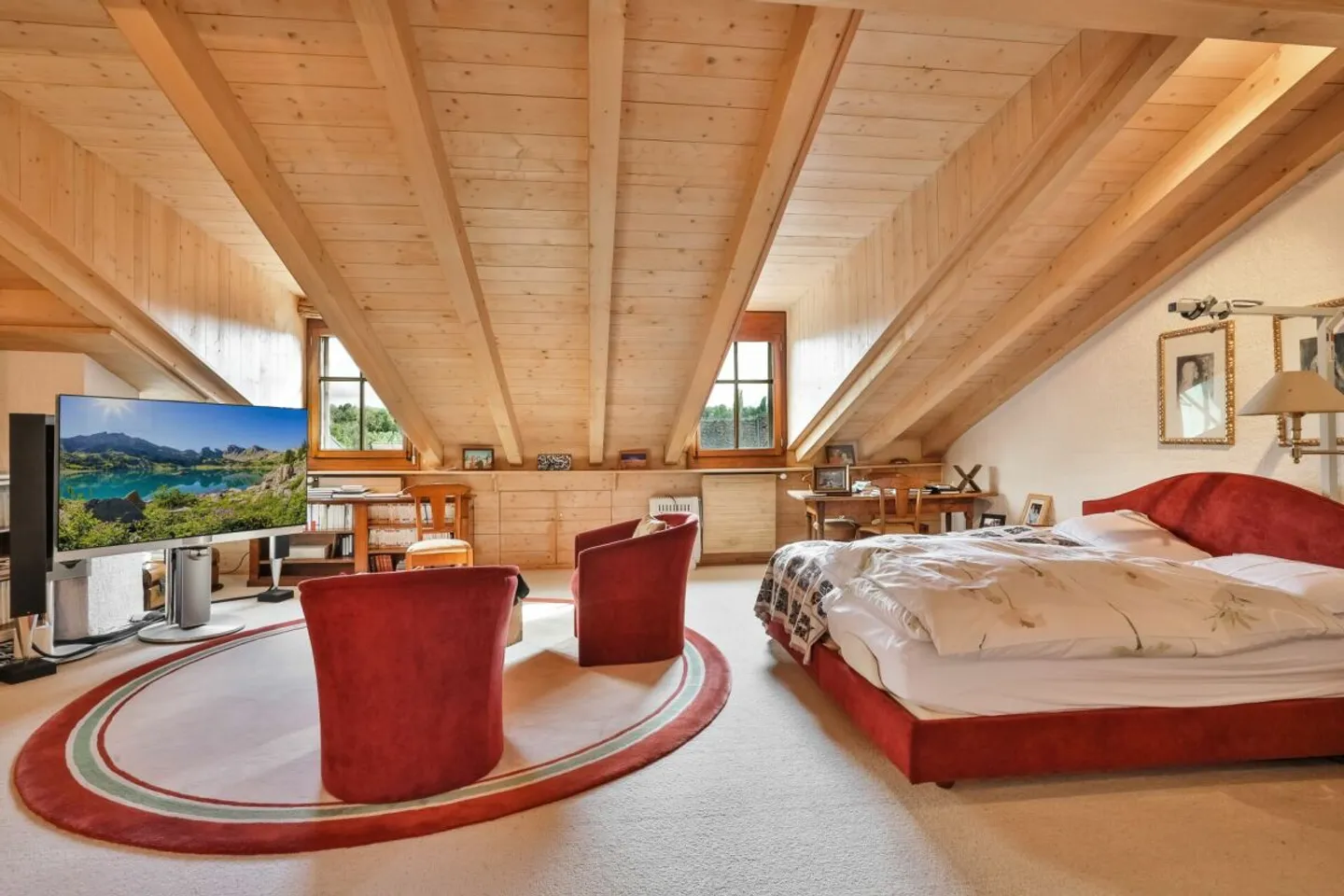 Village property with old-world charm, offering very generous spaces, located in Avusy, in the heart of the Geneva countryside - Photo 11 of 13