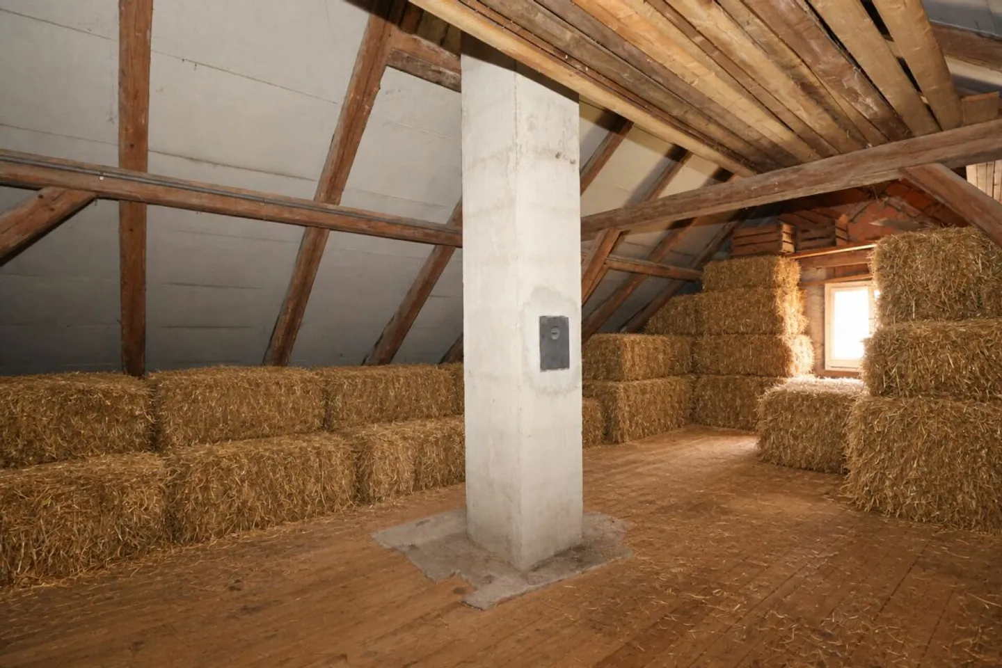 Casa bifamiliare con stalla e terreni agricoli a Wettingen - Foto 9 di 13
