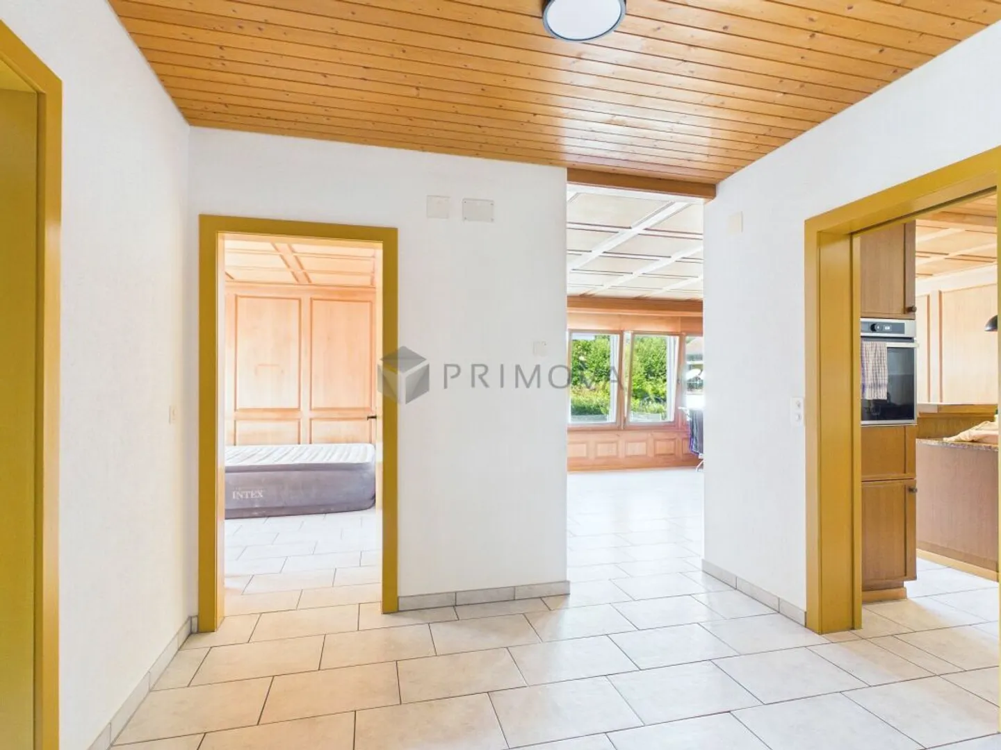 Living in the idyllic Oberaargau - Spacious terrace and very low additional costs! - Photo 3 of 8
