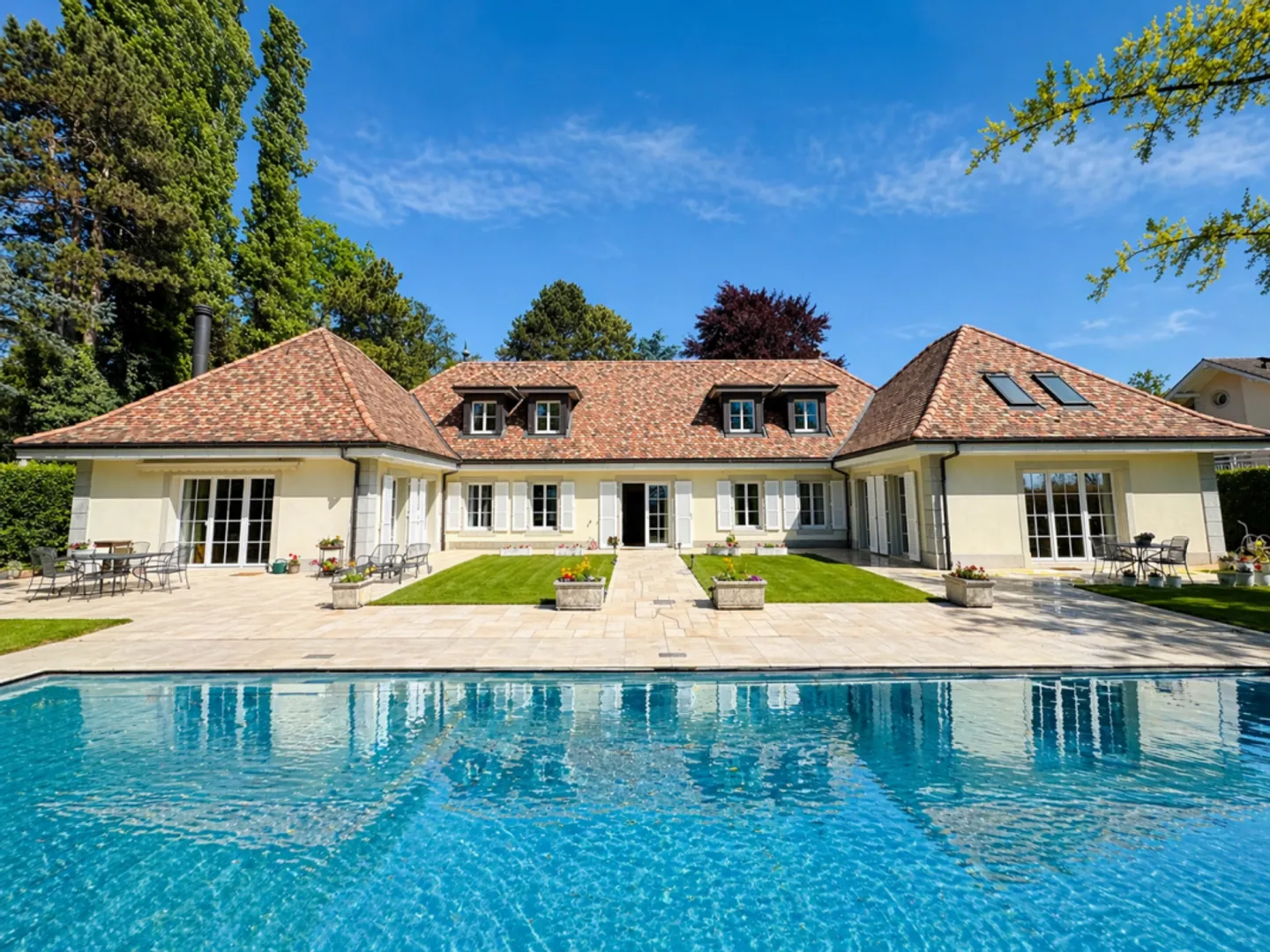 Exceptional waterfront property with private jetty in Perroy - Photo 3 of 11