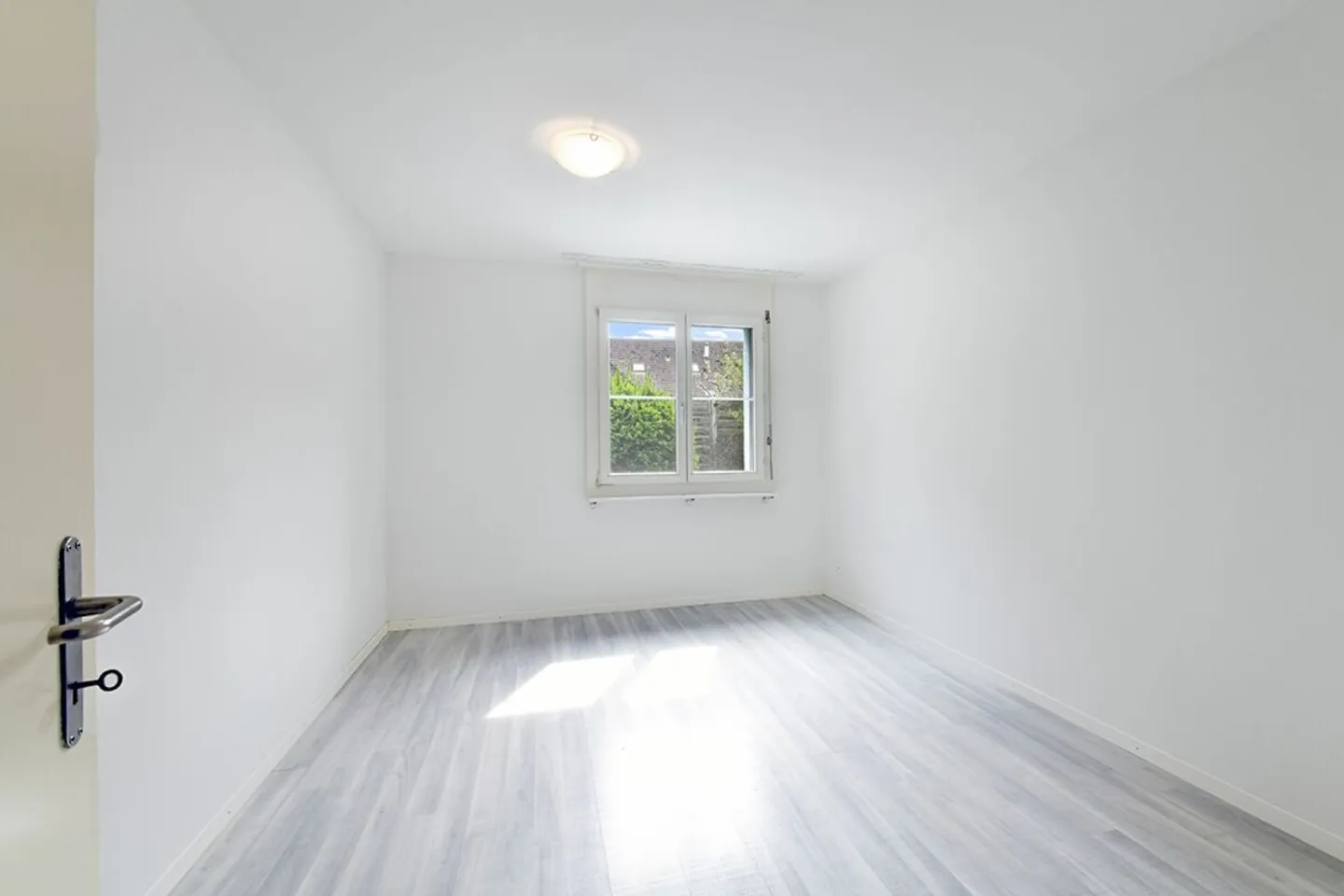 Attractive 3.5-room garden apartment with spacious outdoor seating area - Photo 6 of 11