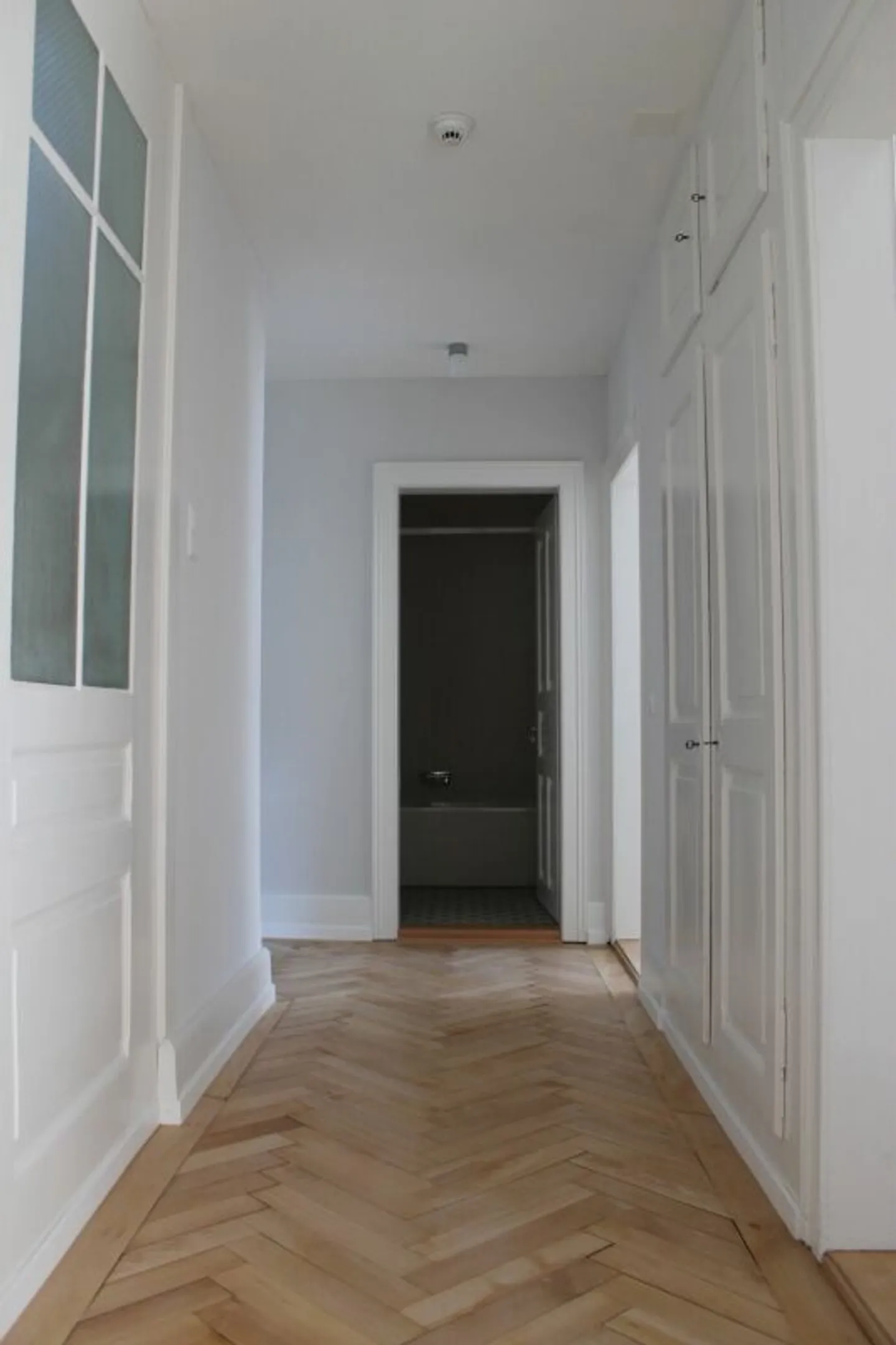 Quiet & Central: Your Dream Apartment in Lucerne's Neustadt - Photo 3 of 11