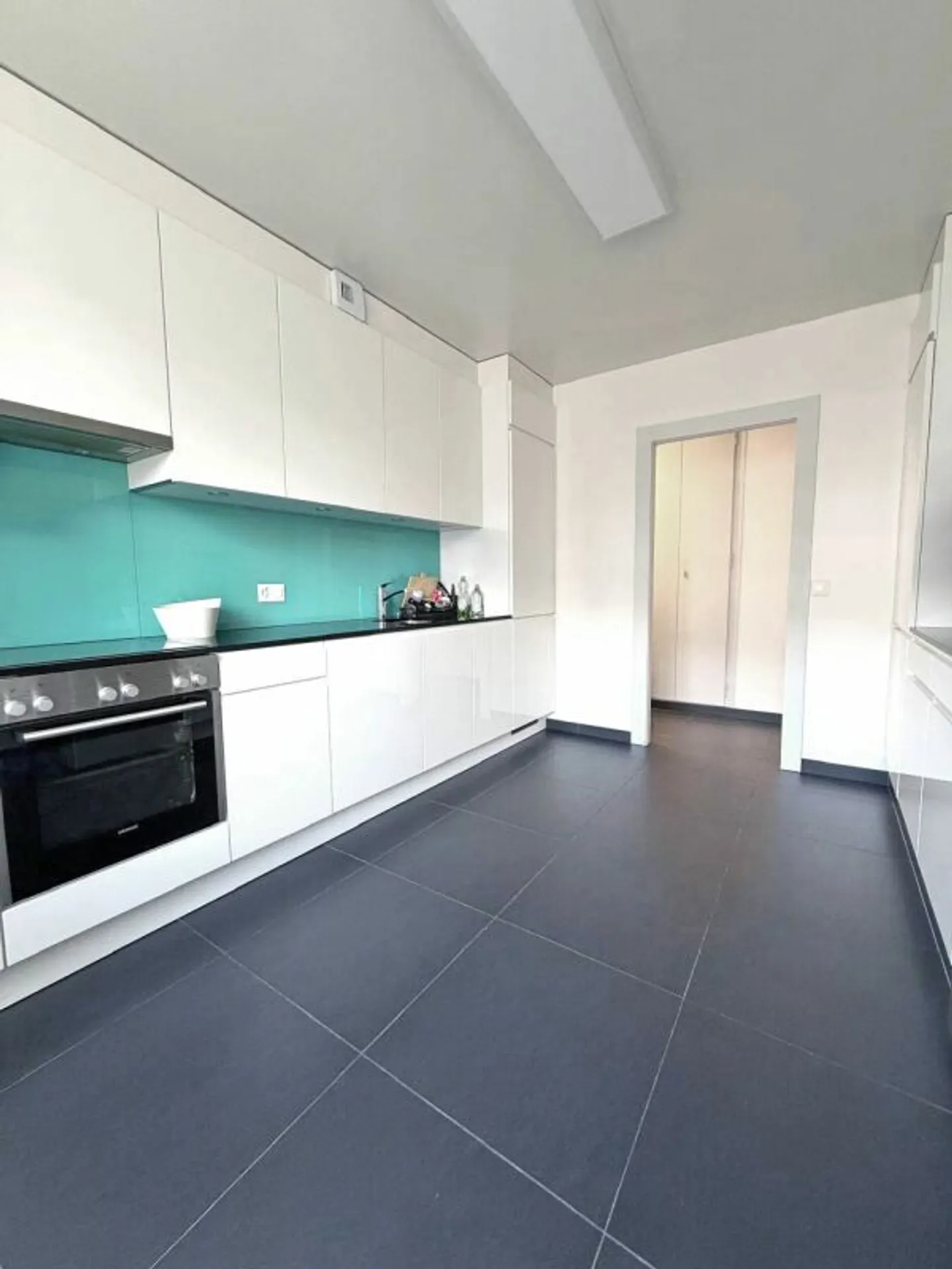 Beautiful spacious apartment with two balconies - Photo 11 of 13