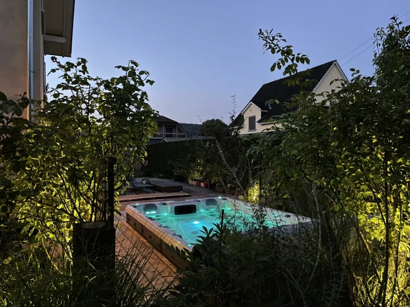 Classic Contemporary Living - Stylish 9.5-Room Single-Family Home with Private Garden, Swimspa & Smart Home in Veltheim - Photo 3 of 13