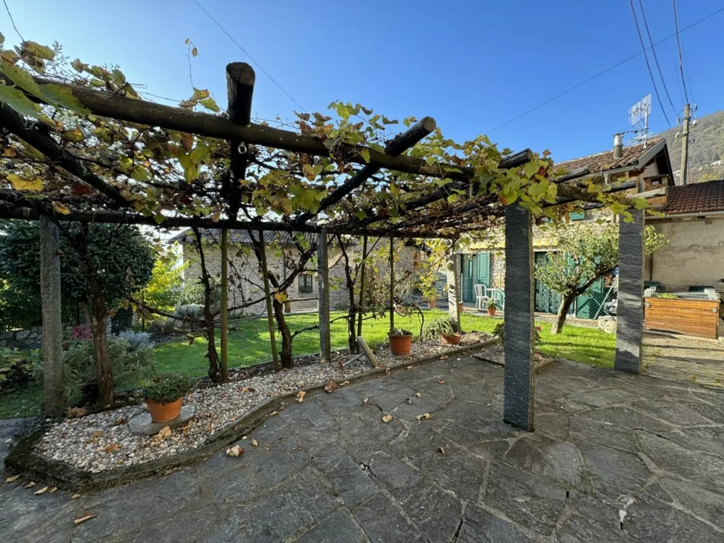 Ticino Living Oasis with Garden - Photo 2 of 13