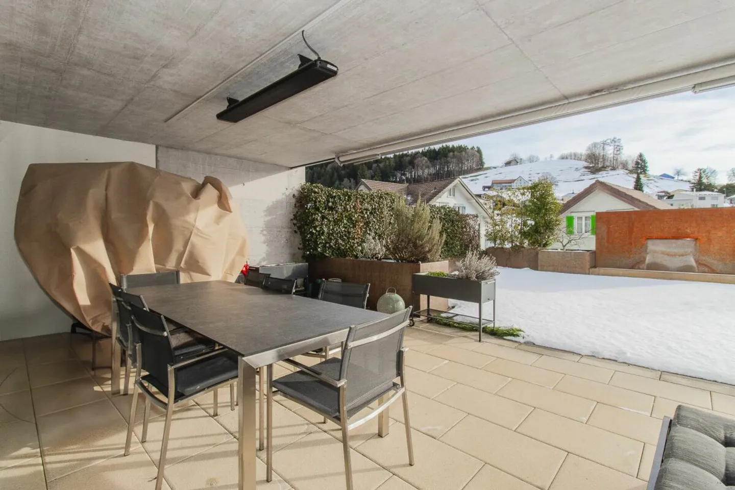 Premium Garden Apartment with Huge Outdoor Area and Impressive Views - Photo 5 of 13