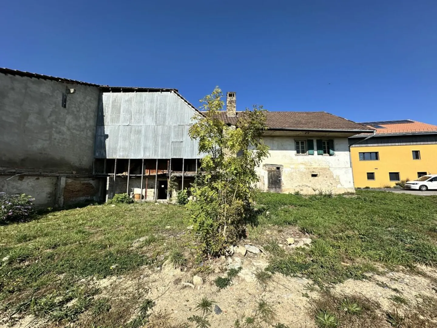 MAISON FRIBOURGEOISE A TRANSFORMER EN 2 APPARTEMENTS AVEC PERMIS DE CONSTRUIRE POUR AGRANDISSEMENT - Photo 1 sur 12