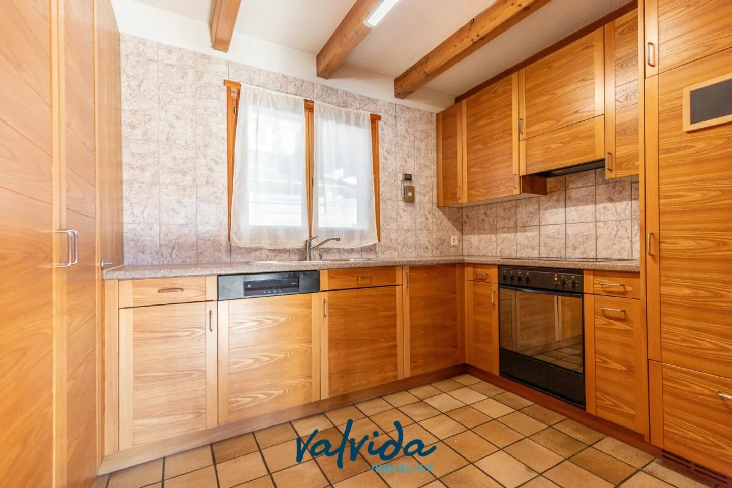 Vivre là où d'autres passent leurs vacances - Chalet de 5 pièces avec panorama à Feschel - Photo 5 sur 13