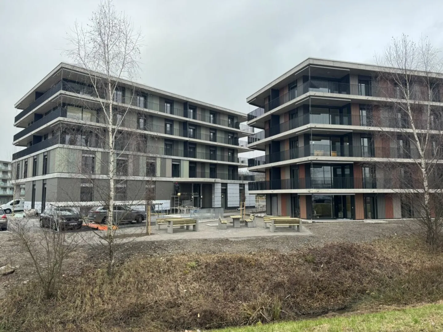 Attractive office & practice space directly at Buchs-Dällikon train station - Photo 1 of 2