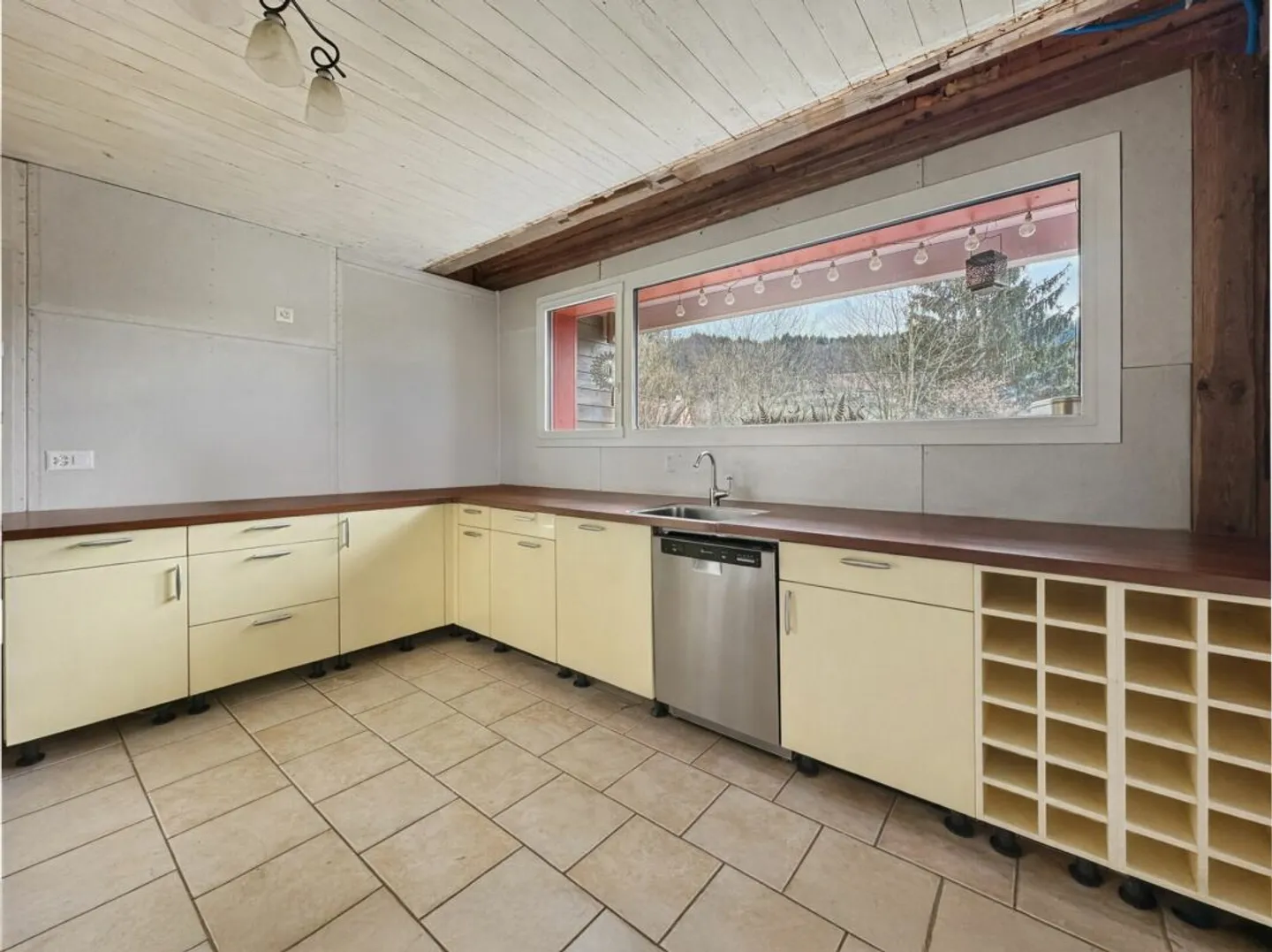 Chalet avec potentiel de développement - Photo 4 sur 13